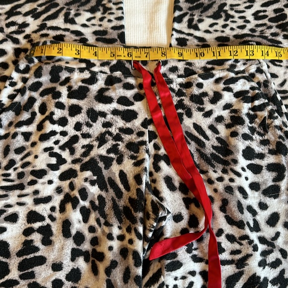 Soma Animal Print Long Sleeves and Pants Pajama Set Size XS Black and White - Picture 14 of 16